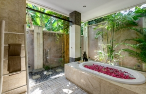The Residence Seminyak - Villa Menari - Bathroom one